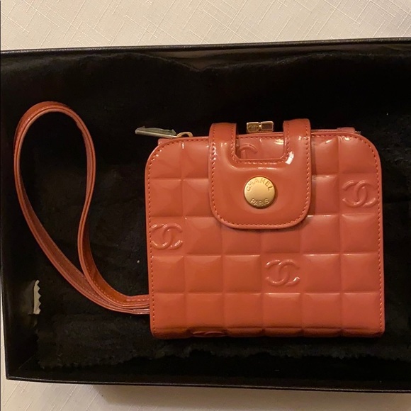 CHANEL VTG PINK CHOCOLATE BAR WRISTLET WALLET BAG BARBIECORE ⭐️⭐️⭐️⭐️⭐️ - Picture 15 of 15